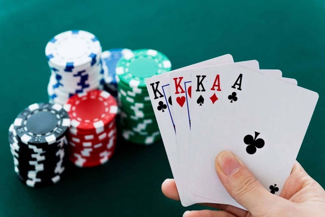 Chơi Poker giúp bạn mau làm giàu